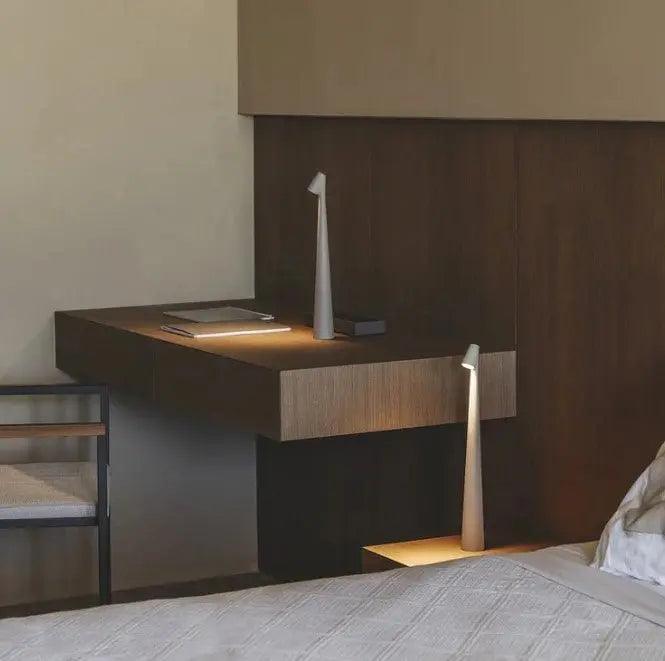 BowLift | Dorsø - L'ummiere D'apol table lamp