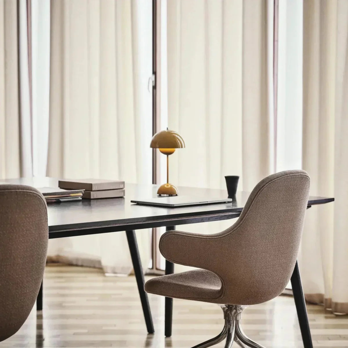 BowLift | Add a touch of retro charm to your home with this lamp