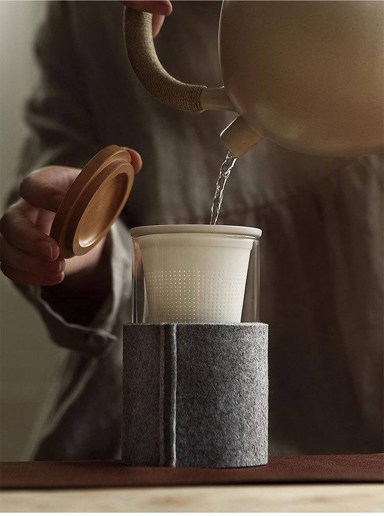 BowLift | Creative Glass Tea Infuser with Wooden Lid