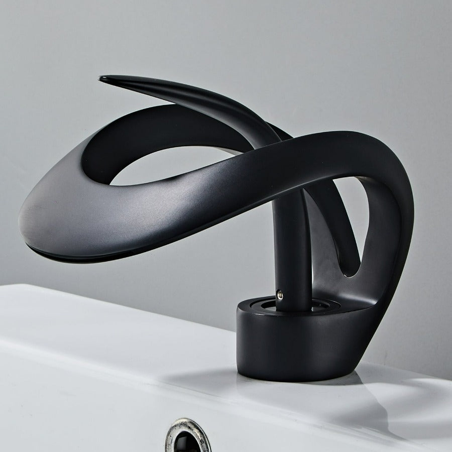 BowLift | Modern curved bathroom faucet