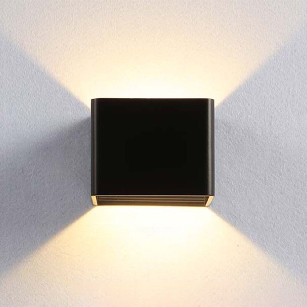 BowLift | OrrSquare – Modern square wall lamp for stylish lighting
