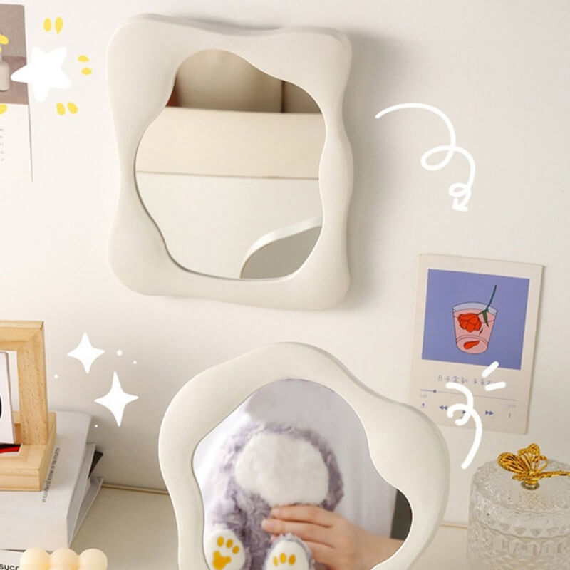 BowLift | Squiggly Makeup Mirror