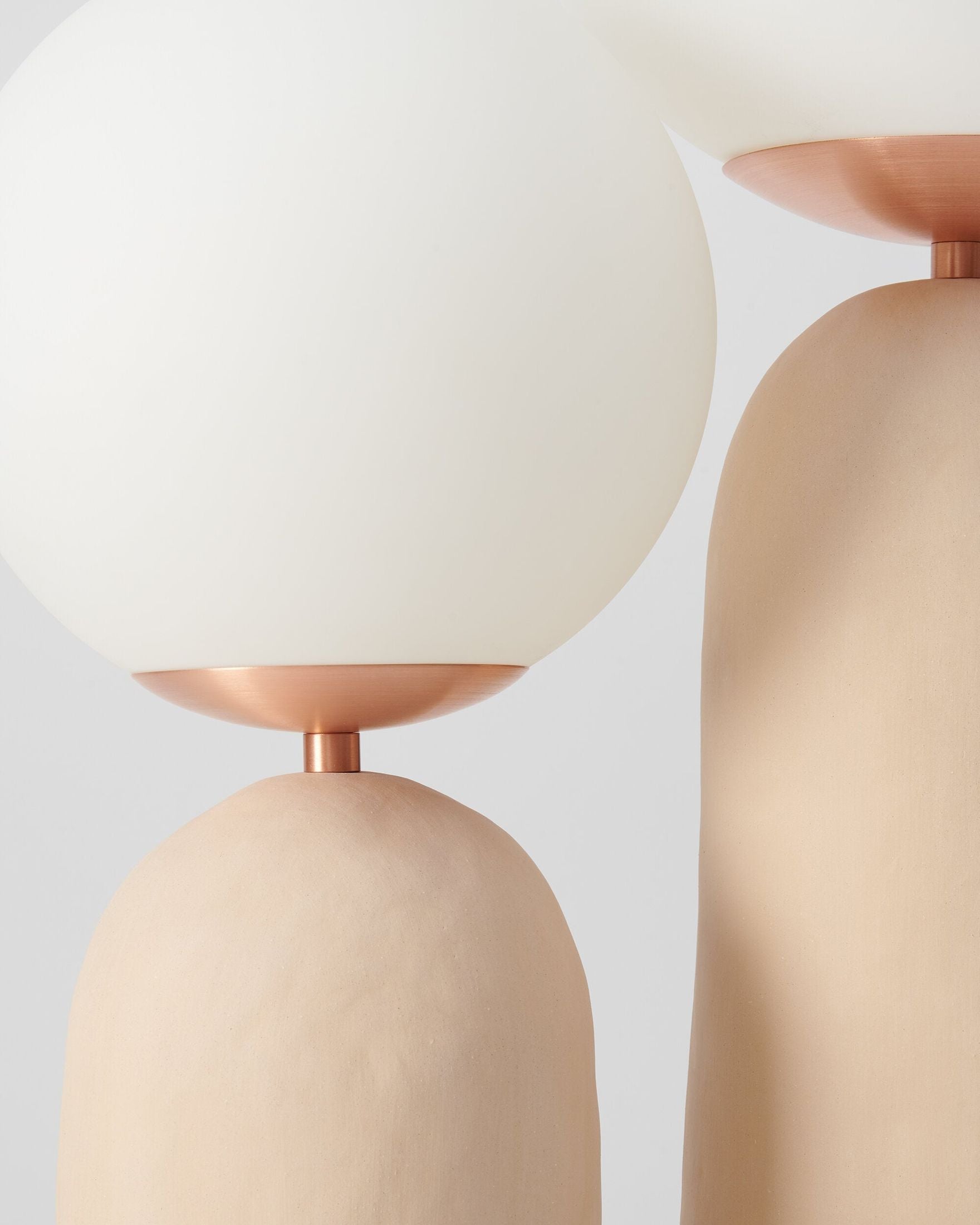 BowLift | Contemporary Style Table Lamp with Natural Accent