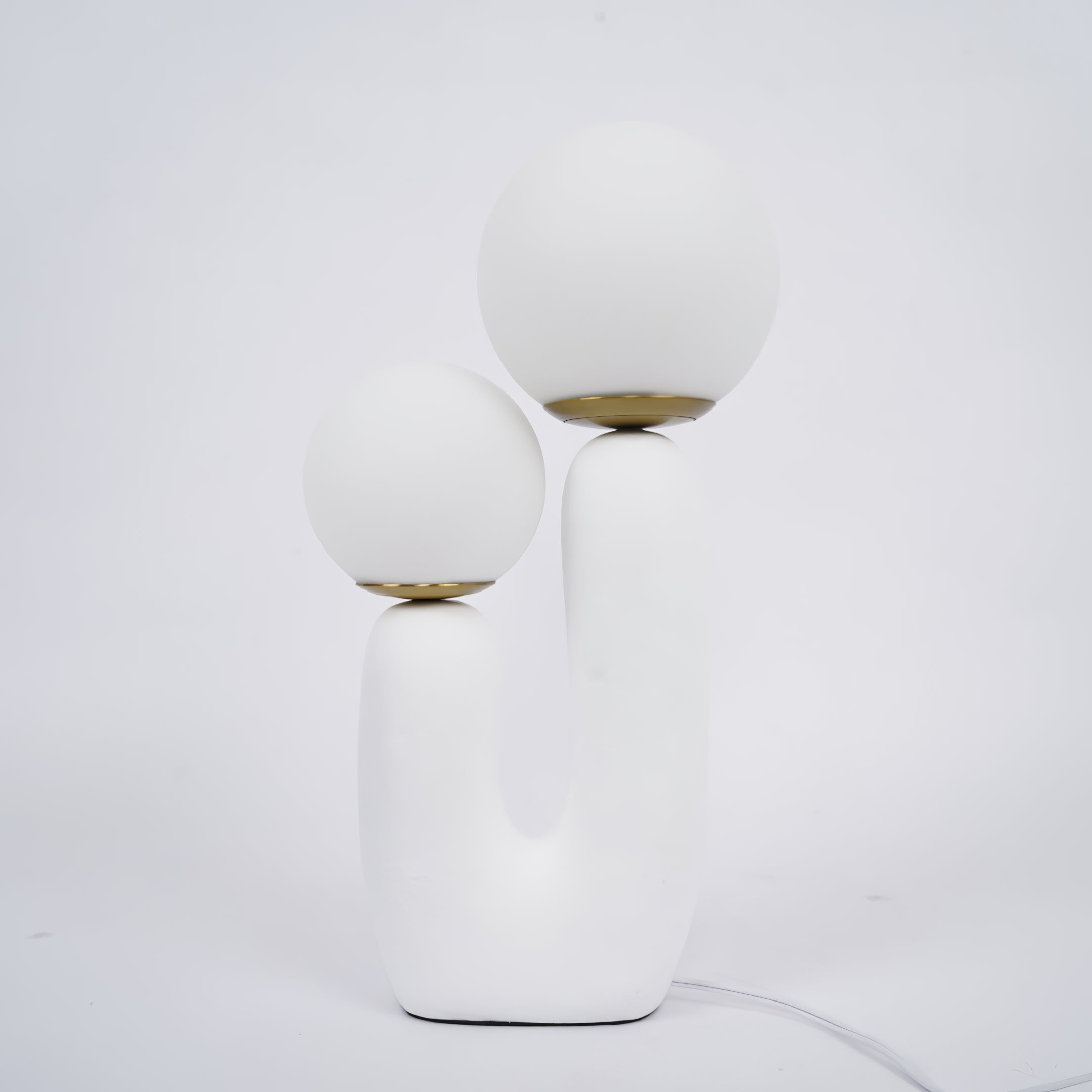 BowLift | Contemporary Style Table Lamp with Natural Accent
