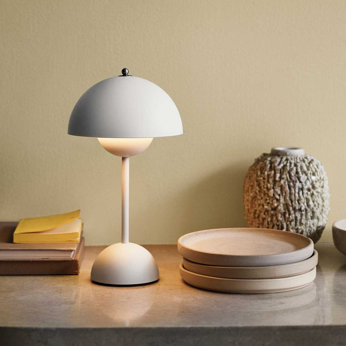 BowLift | LunarGlow - LED table lamp for a cozy interior